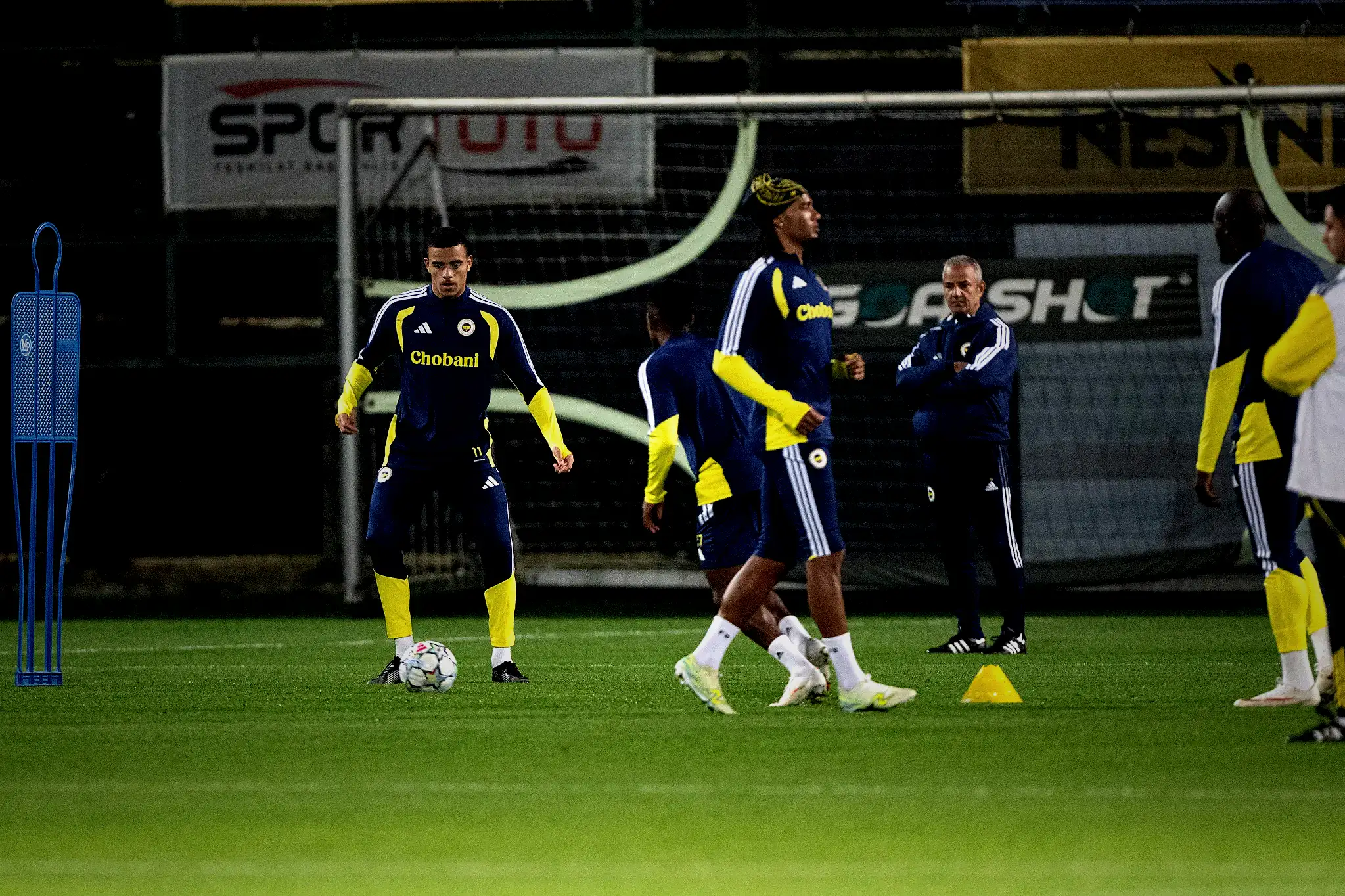 Fenerbahçe'de gruptan birinci o gidecek! Slavia Prag beraberliği sonrası... 21 fenerbahcede gruptan birinci o gidecek slavia prag beraberligi sonrasi 19 B1T2QcNZ