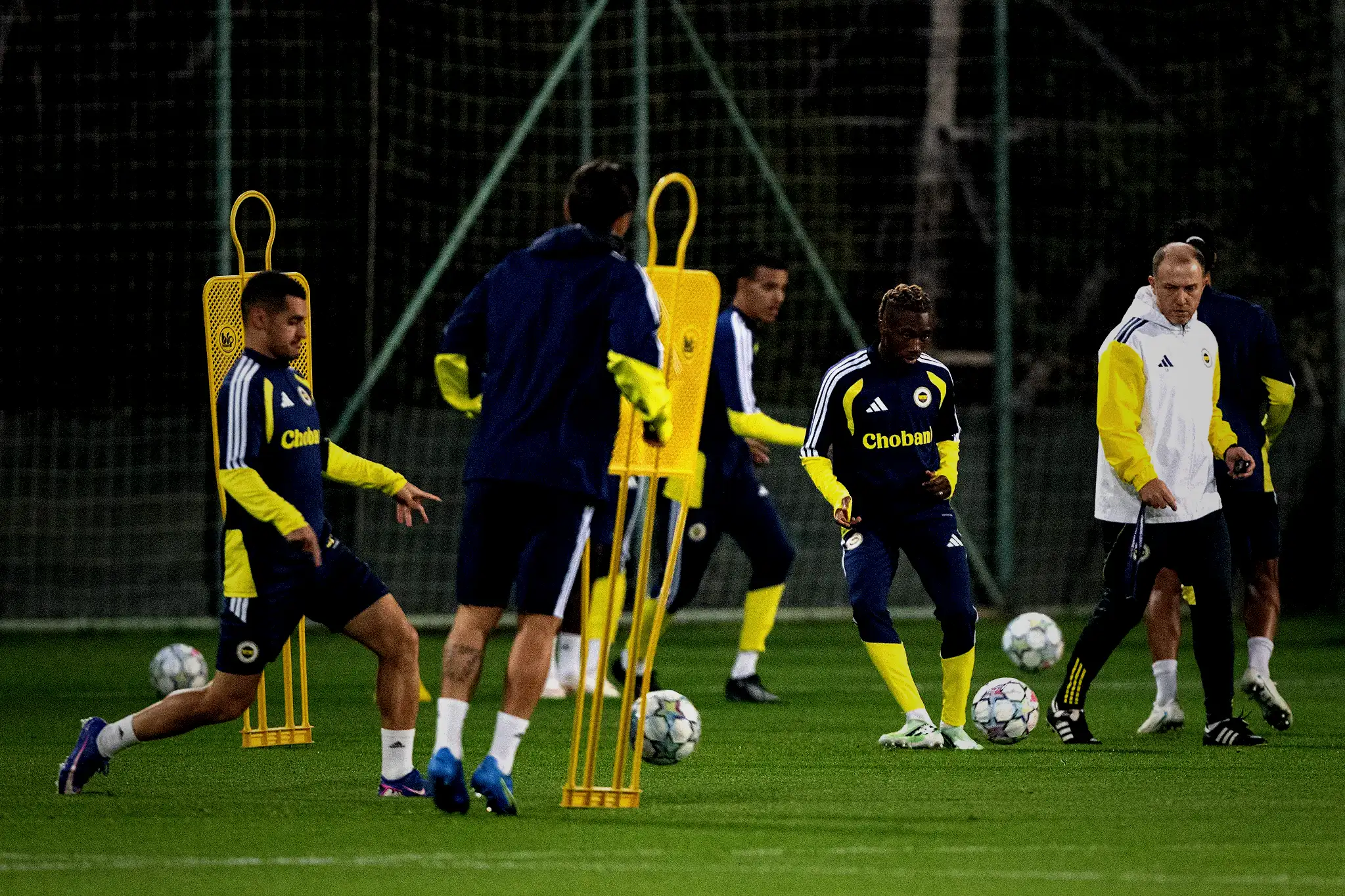 Fenerbahçe'de gruptan birinci o gidecek! Slavia Prag beraberliği sonrası... 22 fenerbahcede gruptan birinci o gidecek slavia prag beraberligi sonrasi 20 jU6UQTcT