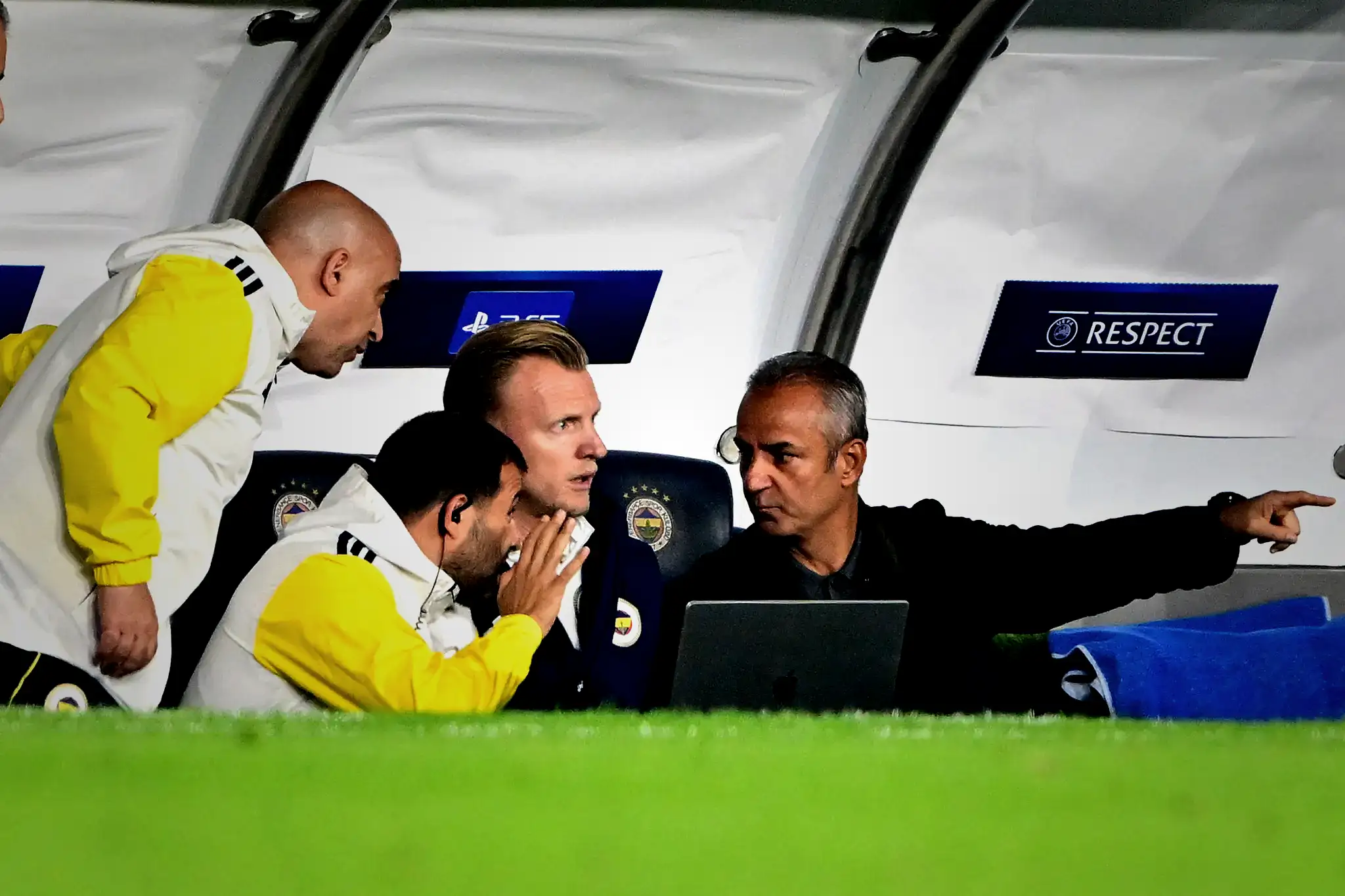 Fenerbahçe'de gruptan birinci o gidecek! Slavia Prag beraberliği sonrası... 5 fenerbahcede gruptan birinci o gidecek slavia prag beraberligi sonrasi 3 EkyhZG8a