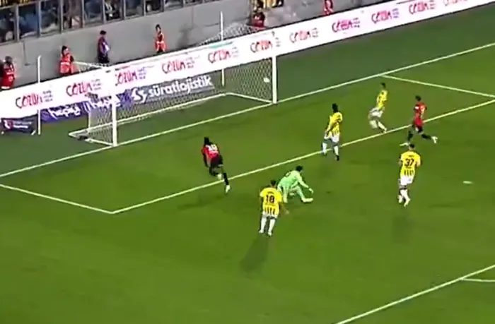 Fenerbahçe'de Guendouzi'den büyük hata! 6 fenerbahcede guendouziden buyuk hata 4 P1FGerjJ