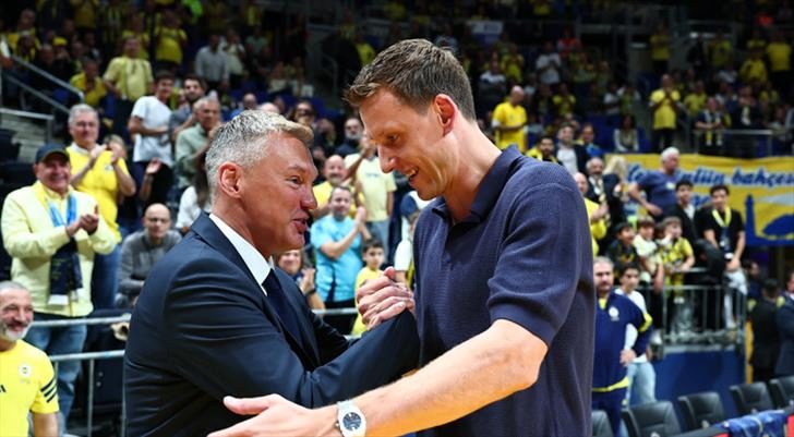 Fenerbahçe'de Jan Vesely için veda töreni düzenledi 1 fenerbahcede jan vesely icin veda toreni duzenledi H7hwssA4