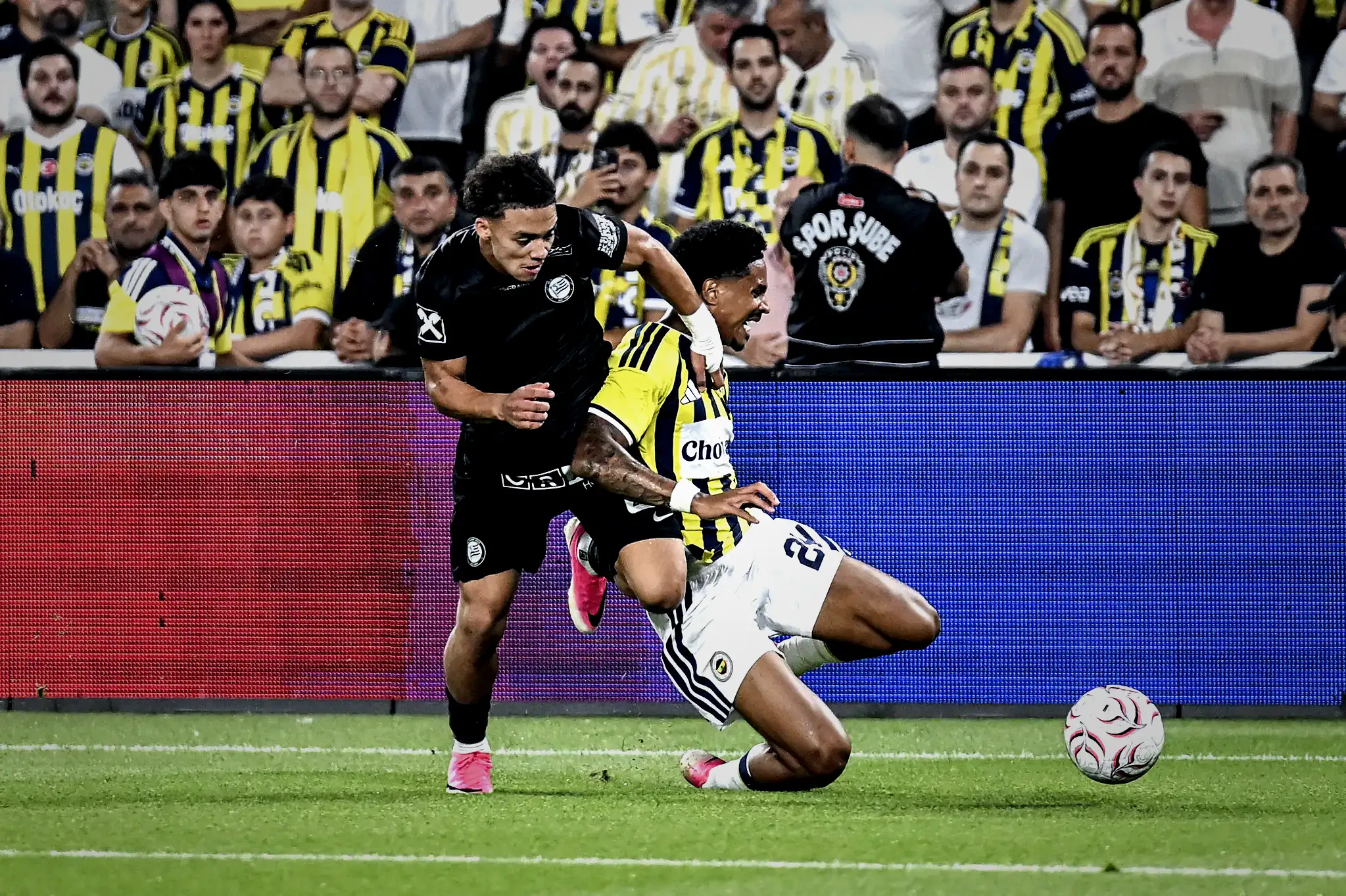 Fenerbahçe'de Jayden Oosterwolde kararı! Sakatlık sonrası plan belirli oluyor 10 fenerbahcede jayden oosterwolde karari sakatlik sonrasi plan belirli oluyor 8 F1NzswSp