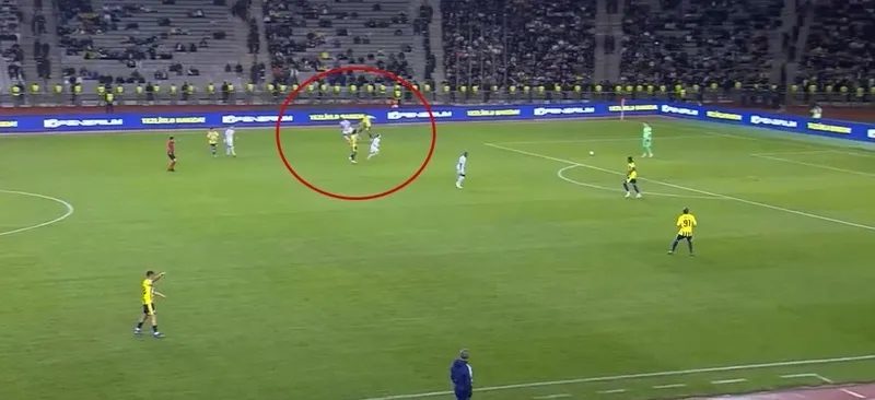 Fenerbahçe'de Mason Greenwood hazırlık maçında kırmızı kart gördü! 2 fenerbahcede mason greenwood hazirlik macinda kirmizi kart gordu 0 shAlaNL1