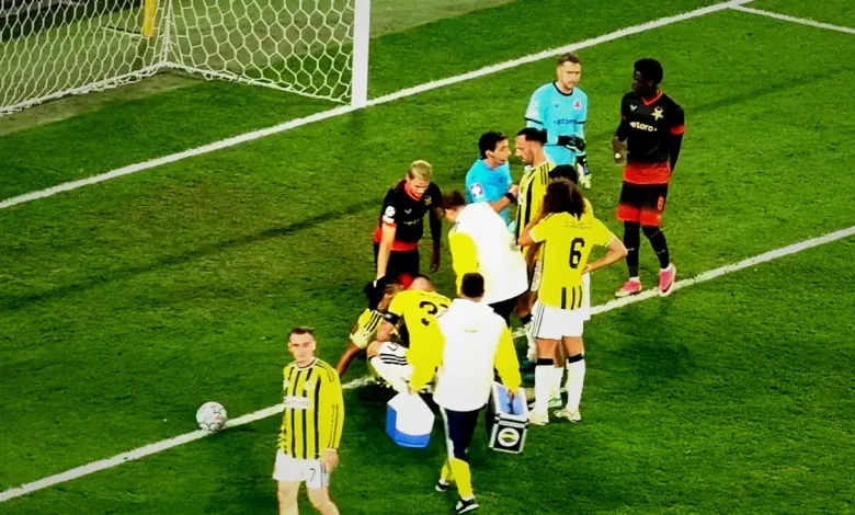 Fenerbahçe'de Nathan Ake şoku! Slavia Prag maçına devam edemedi 1 fenerbahcede nathan ake soku slavia prag macina devam edemedi E7ID9iAL