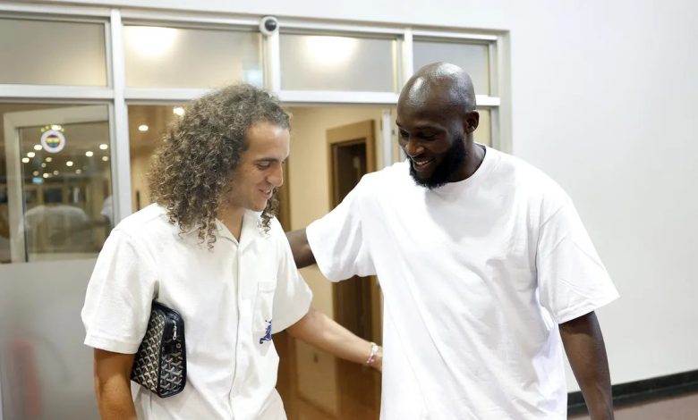 Fenerbahçe'de yeni transfer Romelu Lukaku tesisleri gezdi 1 fenerbahcede yeni transfer romelu lukaku tesisleri gezdi sFPsVcHb