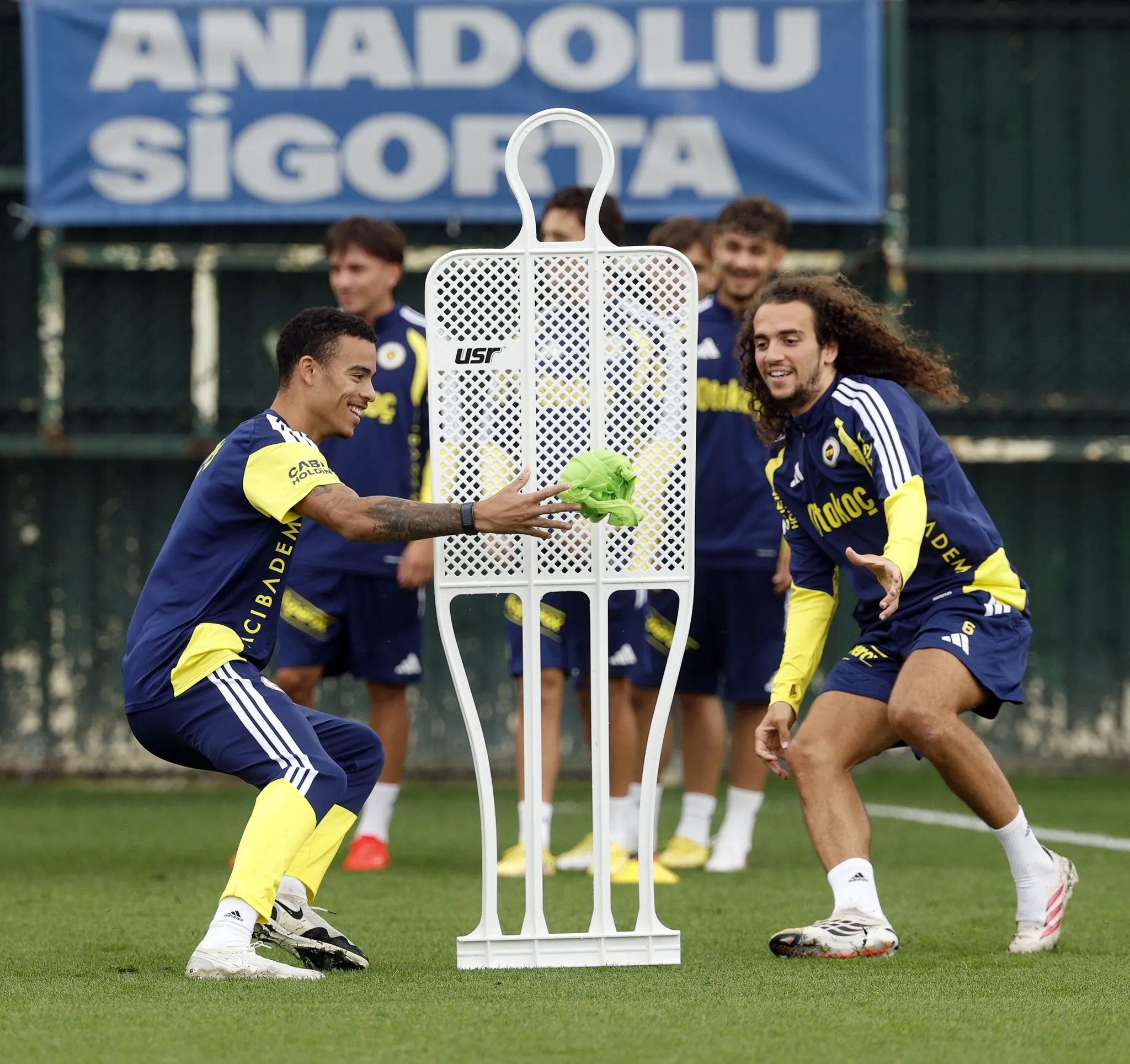Fenerbahçe'den orta alana 3 yıldız! Ara transfer için harekete geçildi 4 fenerbahceden orta alana 3 yildiz ara transfer icin harekete gecildi 2 yJYpChL3