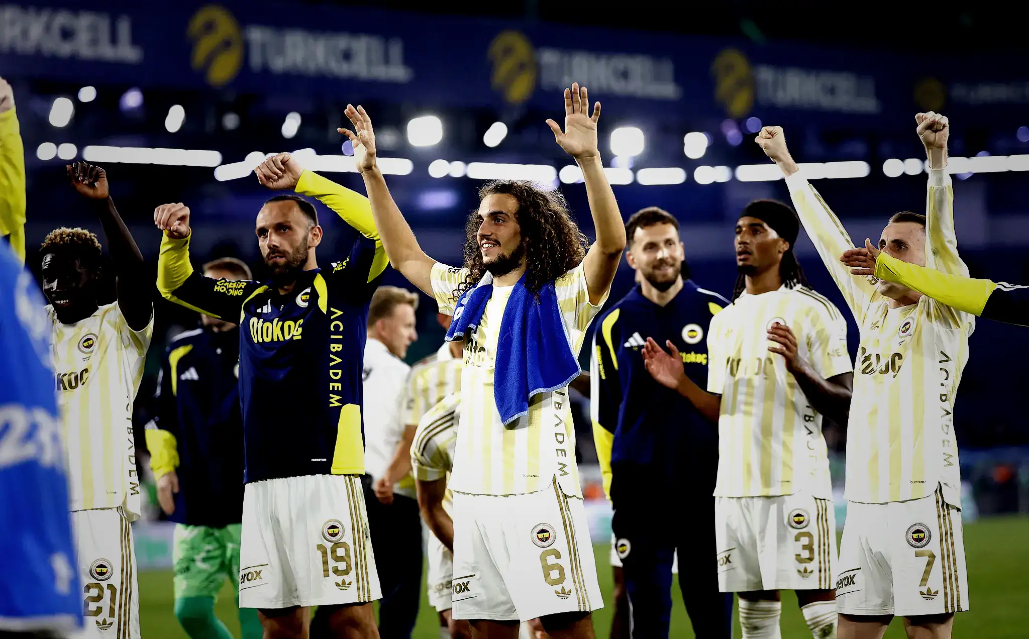 fenerbahceli yildizdan buyuk fedakarlik mac sonu gercek ortaya cikti 0 WVUaCu9U