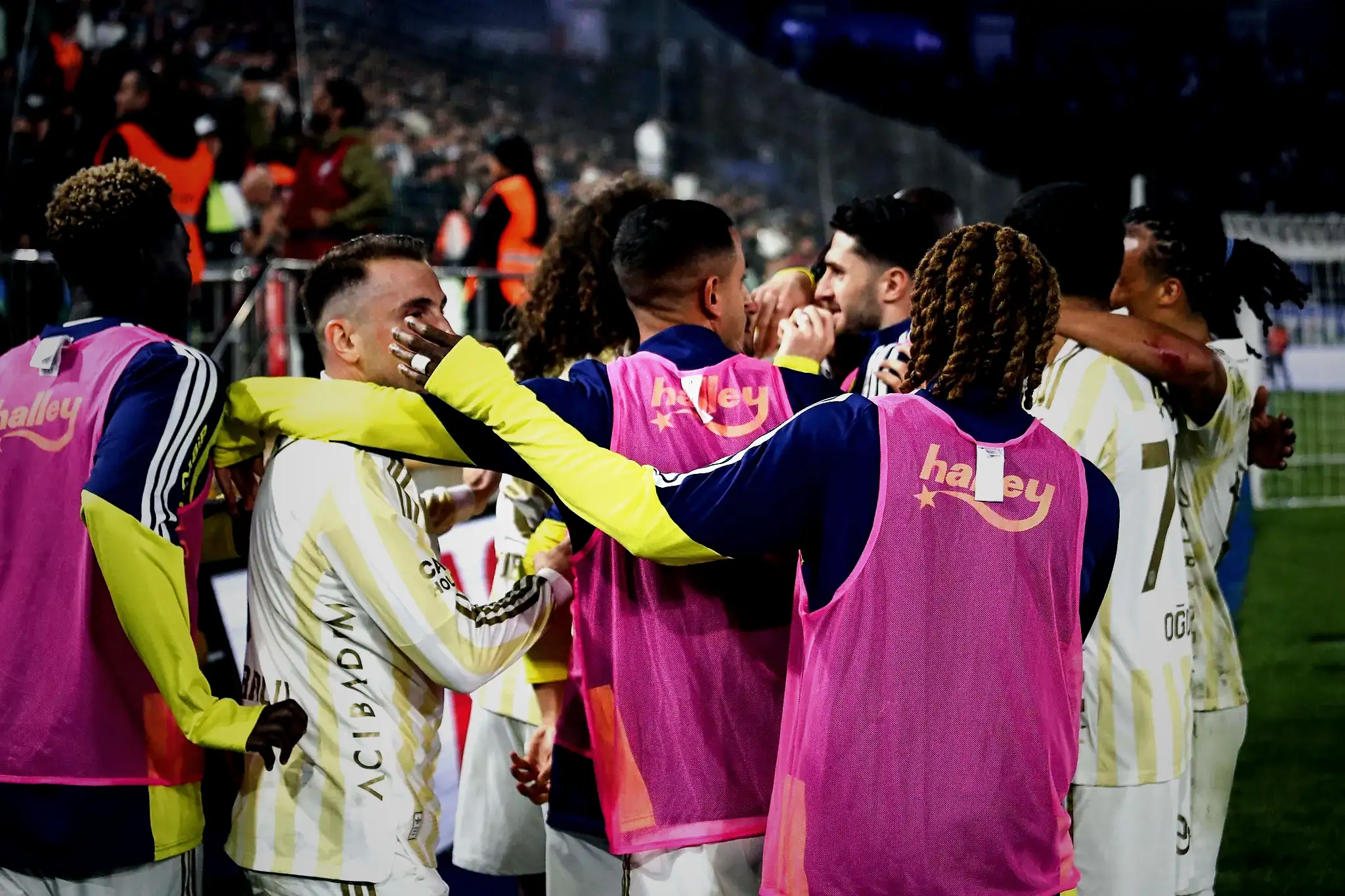 fenerbahceli yildizdan buyuk fedakarlik mac sonu gercek ortaya cikti 12 iwn63uZG