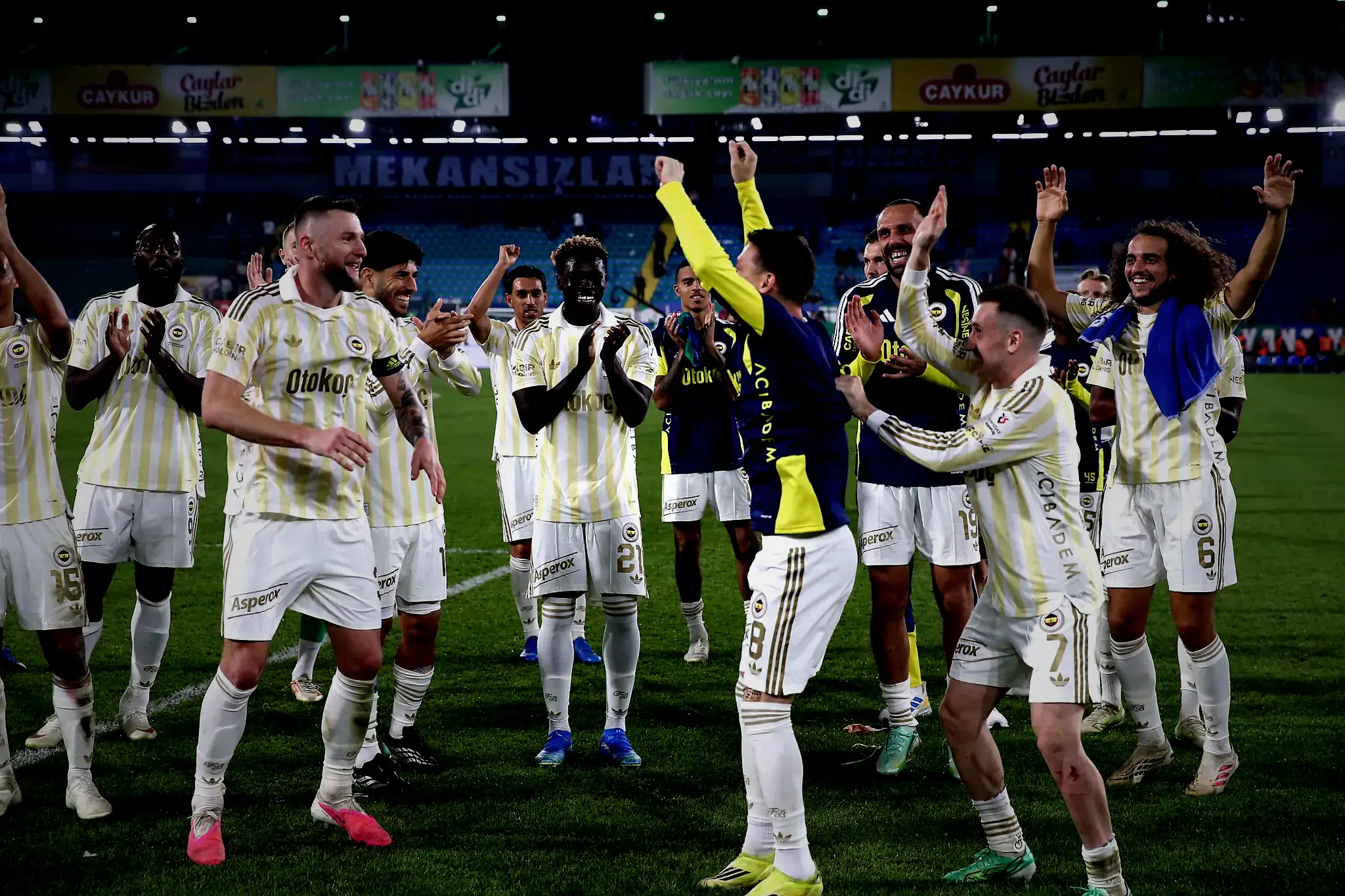 fenerbahceli yildizdan buyuk fedakarlik mac sonu gercek ortaya cikti 4 bCS97YiK