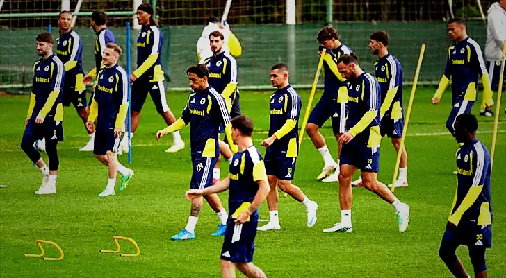 Fenerbahçe'nin Aston Villa maçı kamp kadrosu belli oldu! 1 fenerbahcenin aston villa maci kamp kadrosu belli oldu 9ehJ7ap9