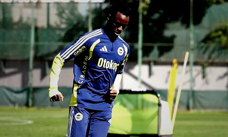 Fenerbahçe'nin yıldız adayı Amara Diouf hırs küpü! 1 fenerbahcenin yildiz adayi amara diouf hirs kupu 4V32uq3E