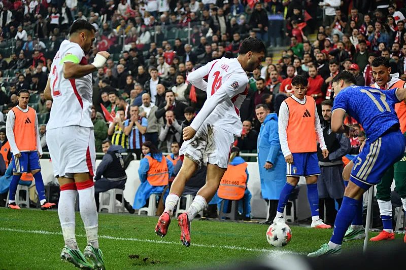Fenerbahçe'nin yıldızına Bundesliga'dan kanca! Ulusal maçta izlediler 3 fenerbahcenin yildizina bundesligadan kanca ulusal macta izlediler 1 XKLEv61a