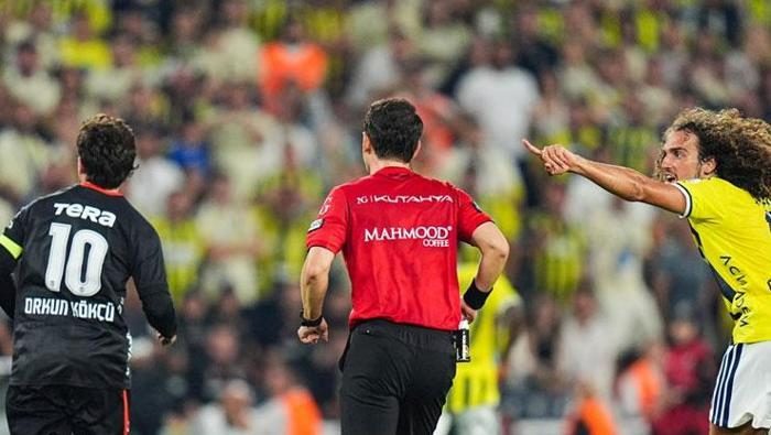 Fenerbahçe'ye Beşiktaş derbisi sonrası sert tenkitler: 'Özür dilemeyin icraat gösterin' | 'Kötü bir geceydi' 13 fenerbahceye besiktas derbisi sonrasi sert tenkitler ozur dilemeyin icraat gosterin kotu bir geceydi cSSyT3OQ