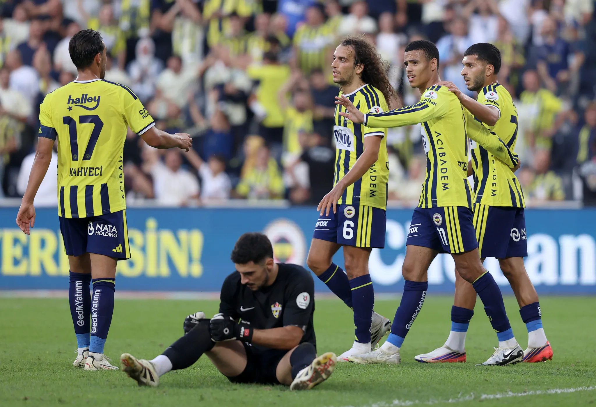 Fenerbahçe'yi bekleyen tehlike! Yıldız futbolcuya ceza gelebilir 2 fenerbahceyi bekleyen tehlike yildiz futbolcuya ceza gelebilir 0 TsIFc6BA