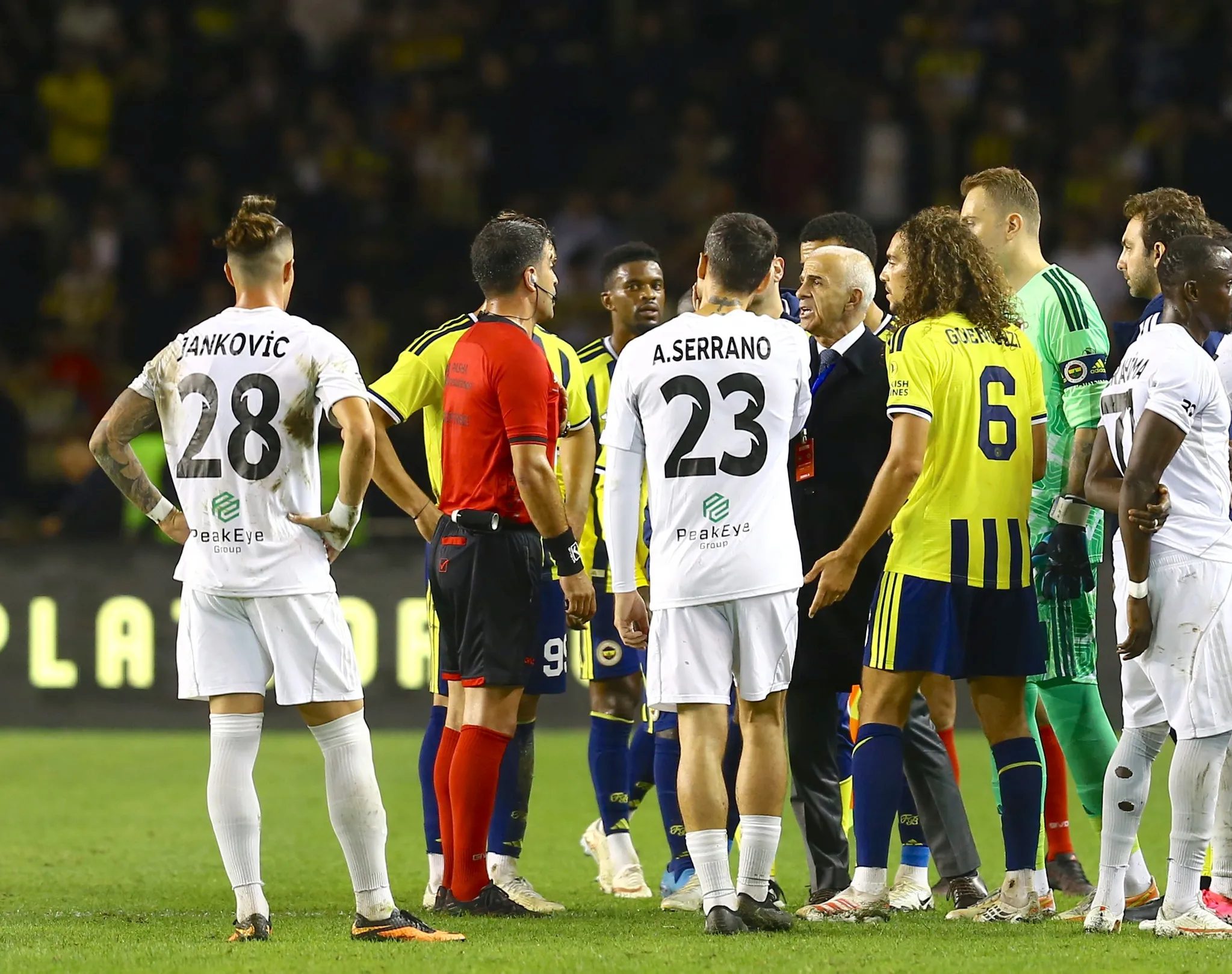 Fenerbahçe'yi bekleyen tehlike! Yıldız futbolcuya ceza gelebilir 12 fenerbahceyi bekleyen tehlike yildiz futbolcuya ceza gelebilir 10 ymqSB2wD