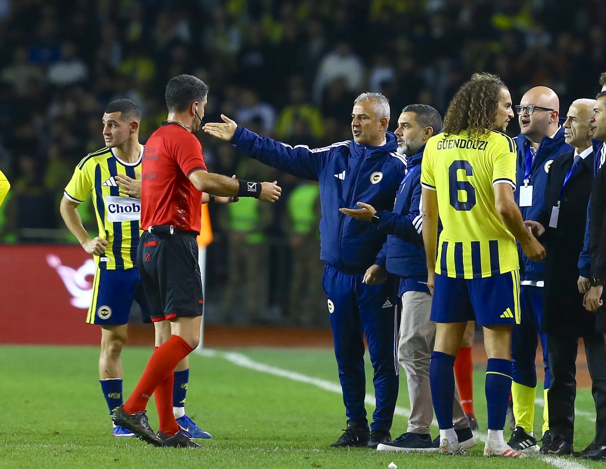 Fenerbahçe'yi bekleyen tehlike! Yıldız futbolcuya ceza gelebilir 13 fenerbahceyi bekleyen tehlike yildiz futbolcuya ceza gelebilir 11