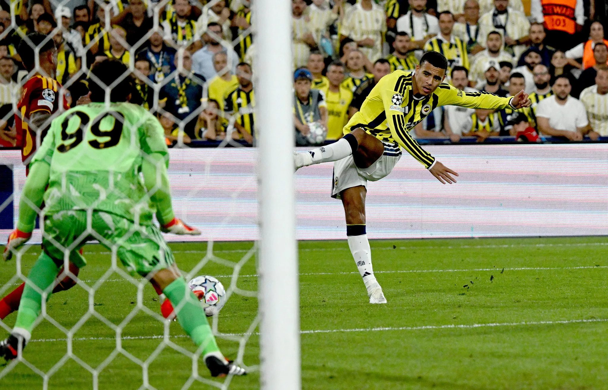 Fenerbahçe'yi bekleyen tehlike! Yıldız futbolcuya ceza gelebilir 16 fenerbahceyi bekleyen tehlike yildiz futbolcuya ceza gelebilir 14 L4XmjiWn