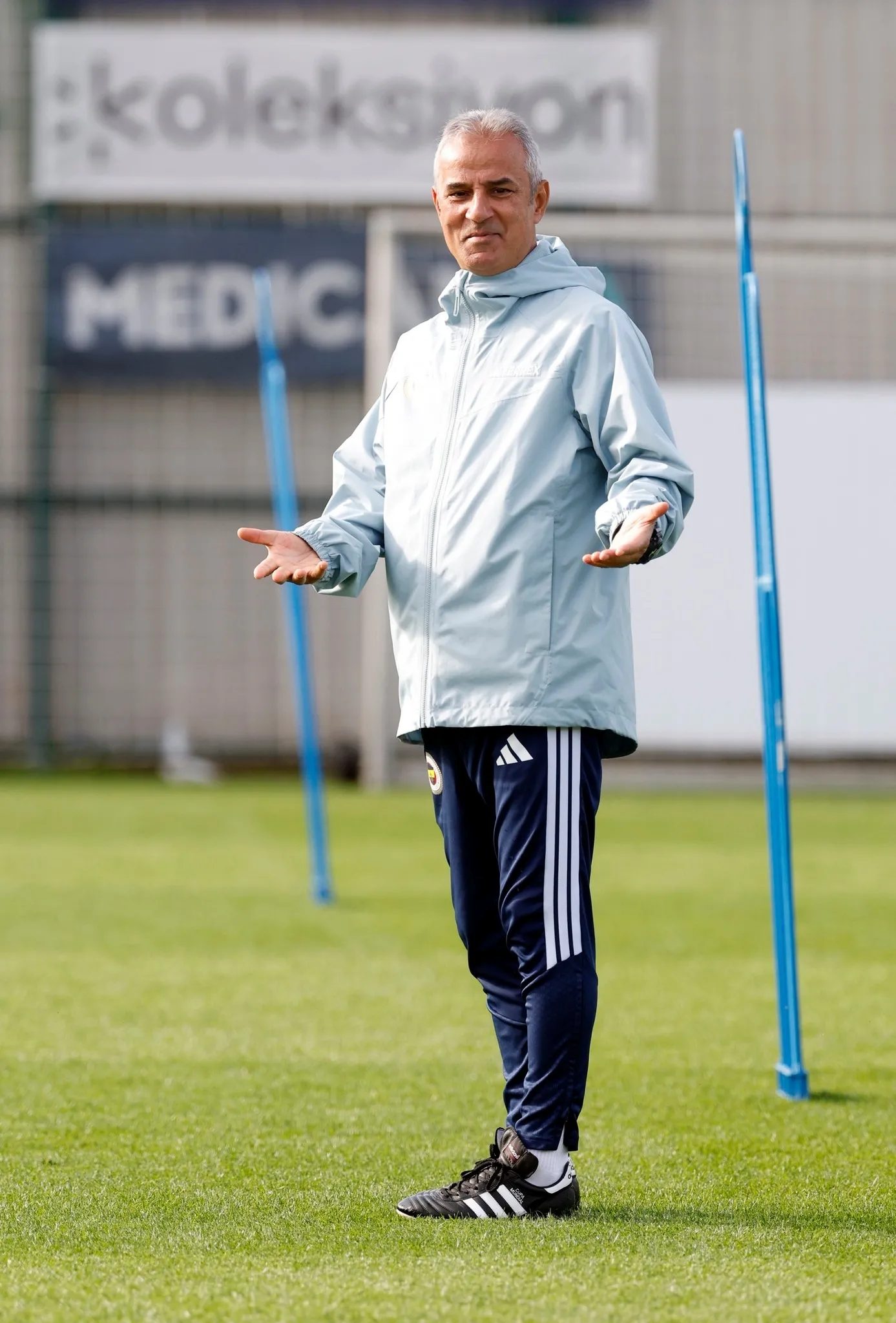 Fenerbahçe'yi bekleyen tehlike! Yıldız futbolcuya ceza gelebilir 4 fenerbahceyi bekleyen tehlike yildiz futbolcuya ceza gelebilir 2 bmkGKYSk