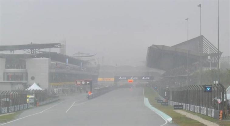 Formula 1 Bahreyn GP'nin başlangıcı yağış nedeniyle ertelendi 1 formula 1 bahreyn gpnin baslangici yagis nedeniyle ertelendi Ar8pDyXD