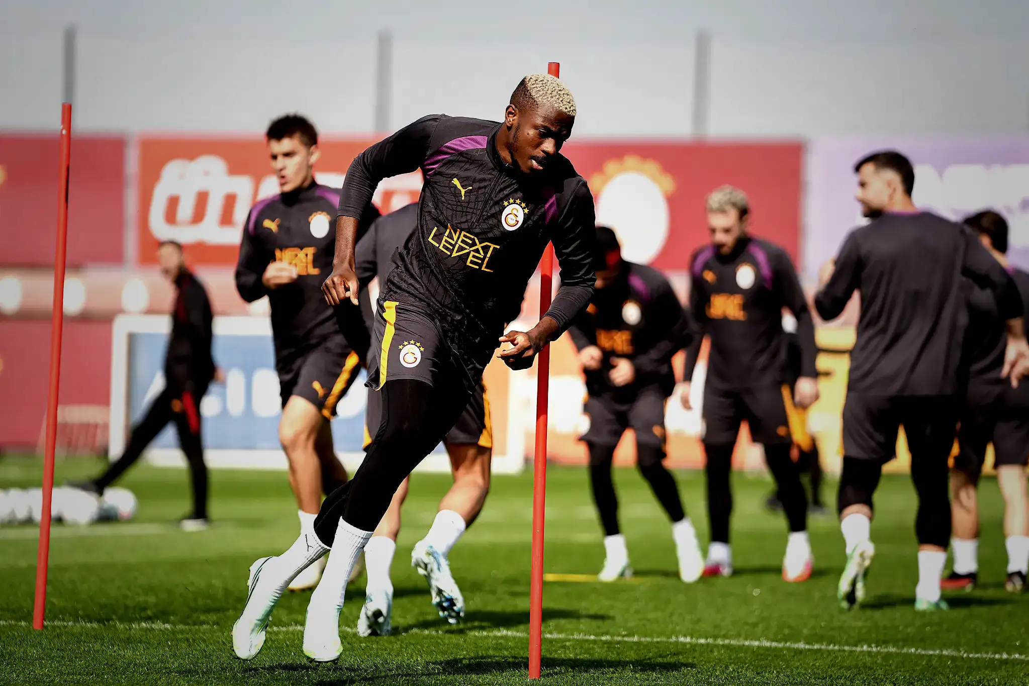 Fransız gazeteciden Galatasaray itirafı: Yıldız transferlerinden etkileniyoruz! 8 fransiz gazeteciden galatasaray itirafi yildiz transferlerinden etkileniyoruz 6 9b6W5sqY