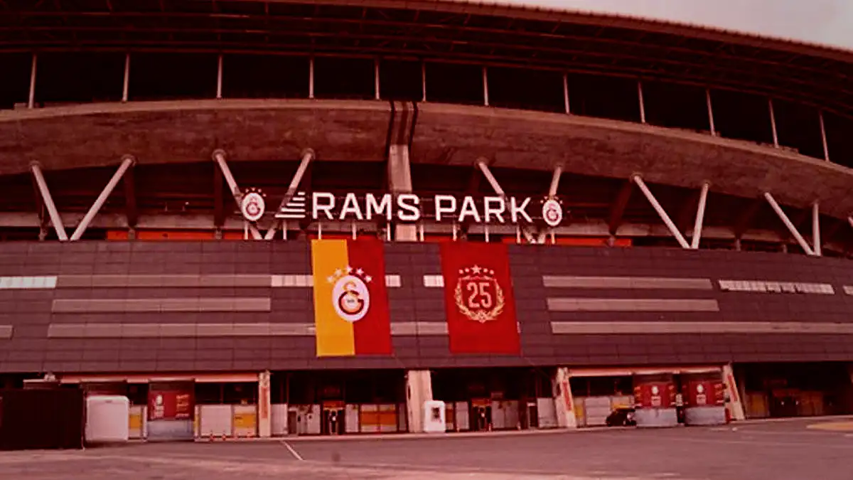 Galatasaray - Barcelona maçı öncesi karaborsa operasyonu! 9 kuşkulu gözaltında 17 galatasaray barcelona maci oncesi karaborsa operasyonu 9 kuskulu gozaltinda HZQb112k