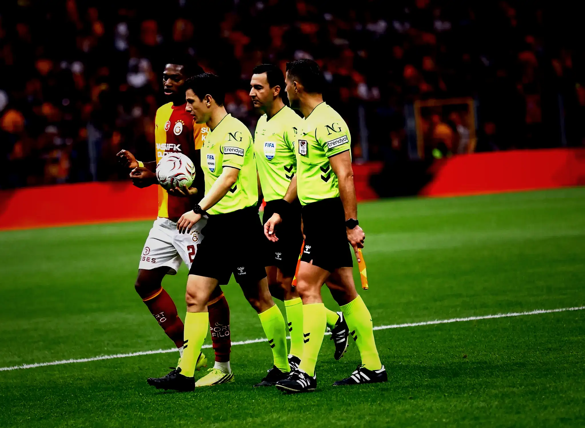 GALATASARAY HABERİ: Ahmet Çakar'dan kırmızı kart yorumu! Bariz gol talihi var mıydı? 10 galatasaray haberi ahmet cakardan kirmizi kart yorumu bariz gol talihi var miydi 8 7hXcPiNW