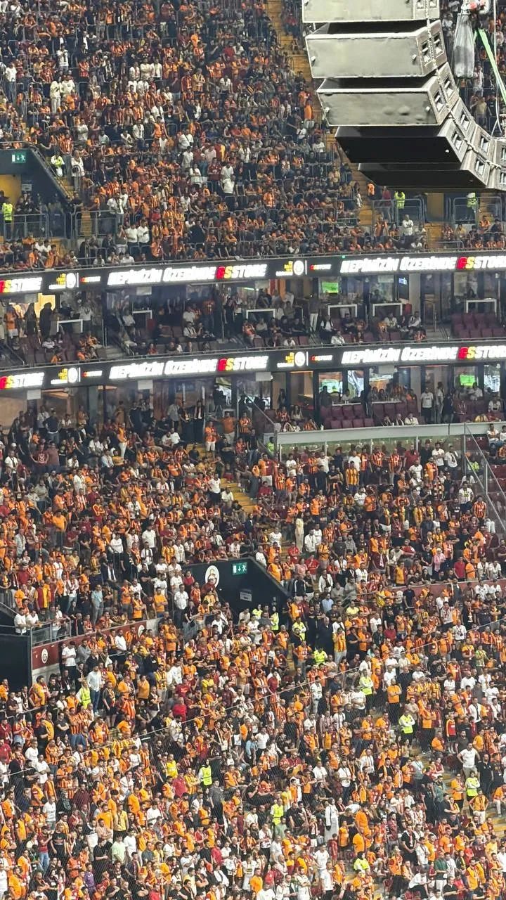 Galatasaray tribünlerinden idareye istifa çağrısı! 2 galatasaray tribunlerinden idareye istifa cagrisi 0 eYB5fciJ