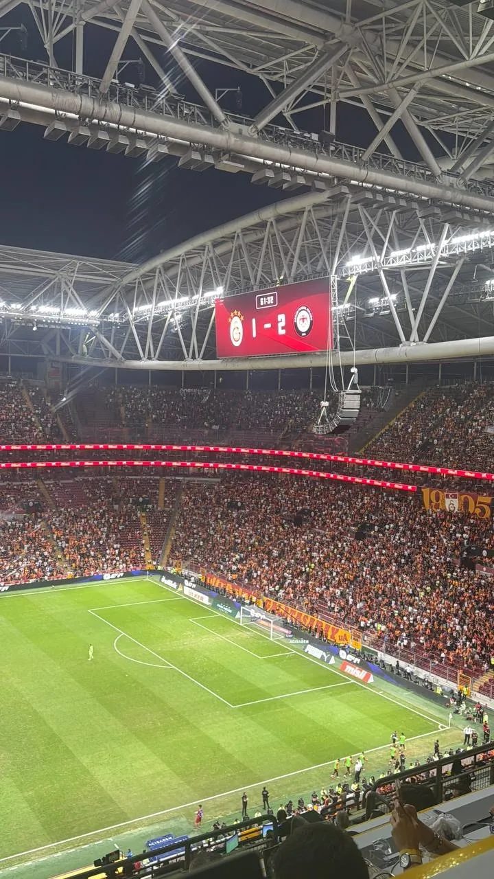 Galatasaray tribünlerinden idareye istifa çağrısı! 3 galatasaray tribunlerinden idareye istifa cagrisi 1 pea4z5UV