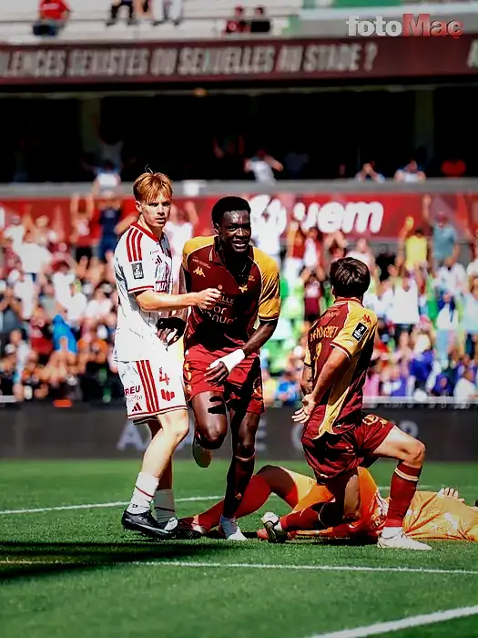 Galatasaray'a 2 metrelik dev golcü: Pape Moussa Fall! 6 galatasaraya 2 metrelik dev golcu pape moussa fall 4