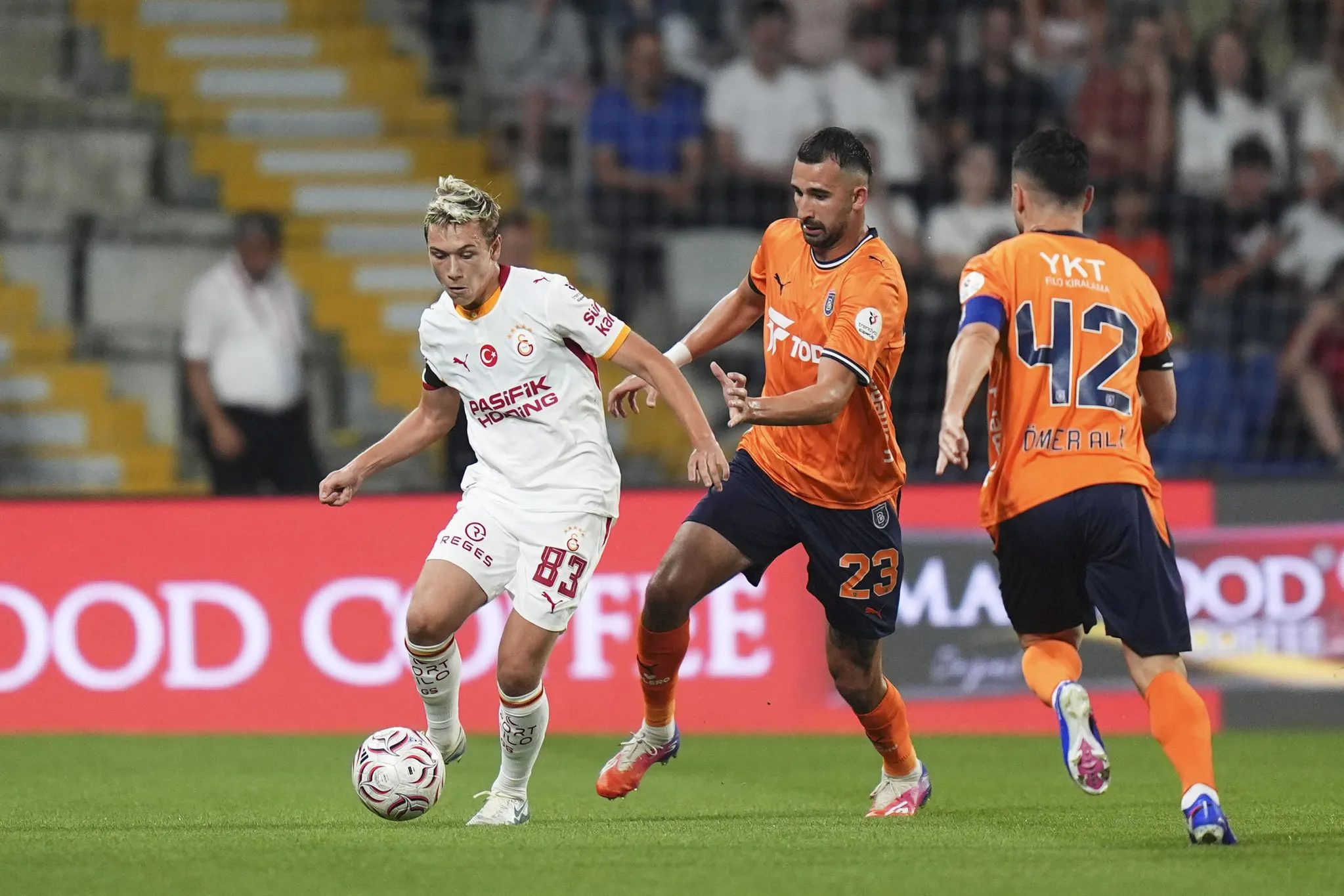 Galatasaray'da Batrakov'a İngiliz kancası! Manchester United ve Chelsea... 3 galatasarayda batrakova ingiliz kancasi manchester united ve chelsea 1 cdNIO9B8