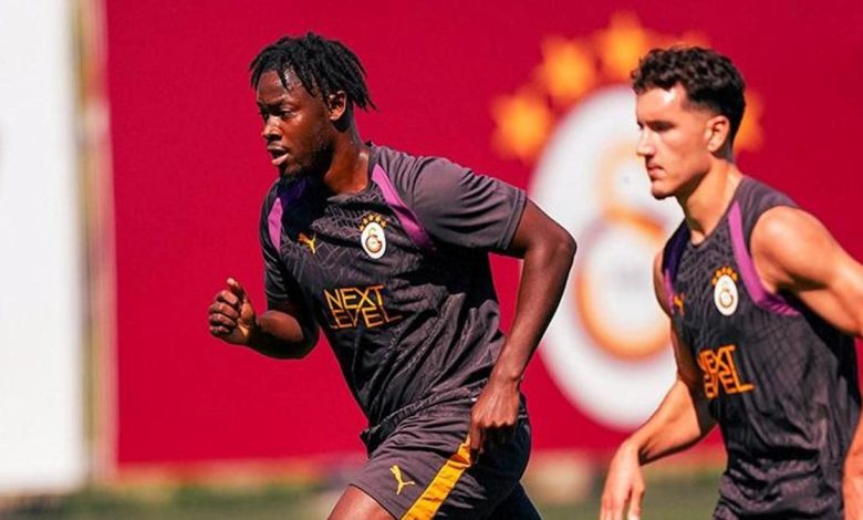 Galatasaray'da Bitshiabu ekiple birinci idmanına çıktı 1 galatasarayda bitshiabu ekiple birinci idmanina cikti TjKCFgLe