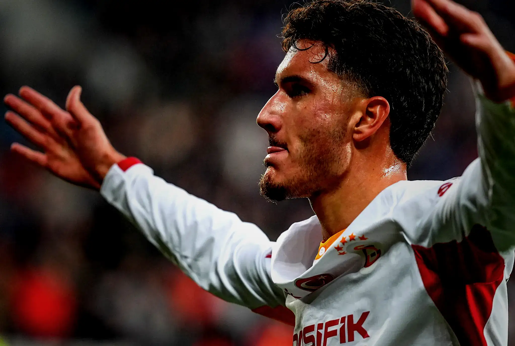 Galatasaray'da Deniz Gül'e galibiyet sonrası transfer şoku! Yıldız santrfor için harekete geçildi 11 galatasarayda deniz gule galibiyet sonrasi transfer soku yildiz santrfor icin harekete gecildi 9 ESHSHSAr