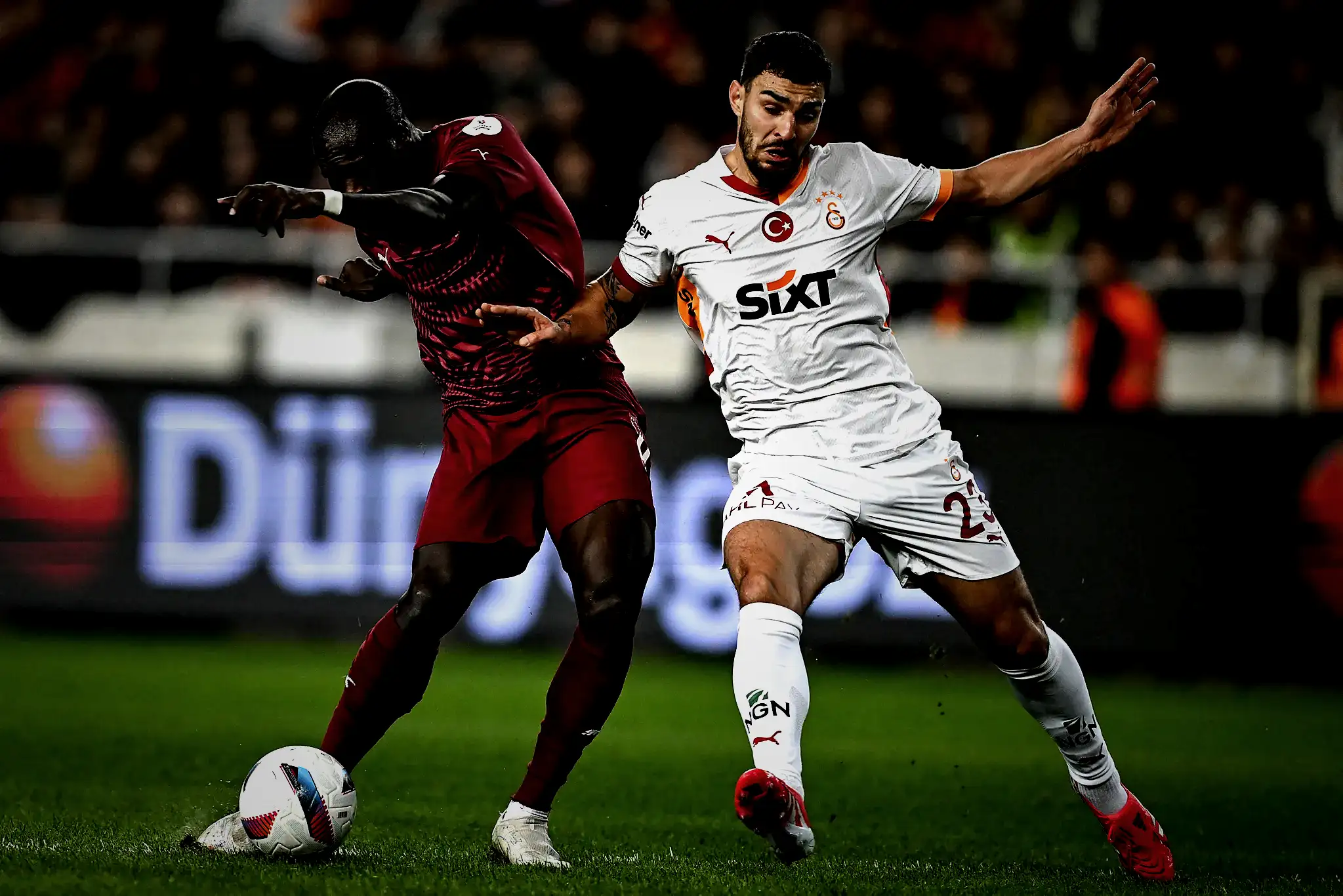 galatasarayda o futbolcudan idareye ileti var bonservisimi verin gitmek istiyorum 18 X9imYhdm