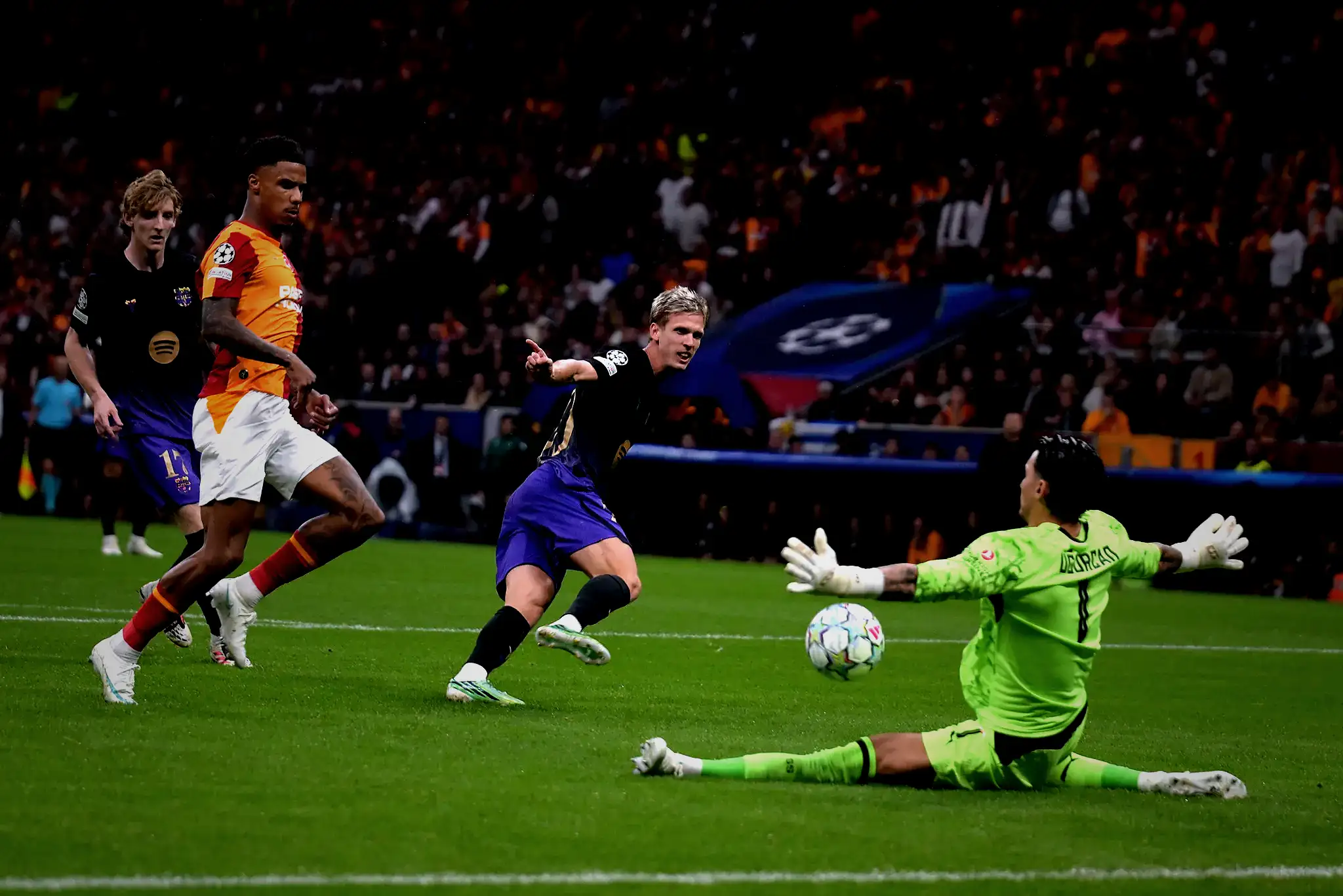 Galatasaray'da Okan Buruk’tan Uğurcan Çakır’a özel görüşme! Lille maçı öncesi tam takviye 3 galatasarayda okan buruktan ugurcan cakira ozel gorusme lille maci oncesi tam takviye 1 wNWTanmT