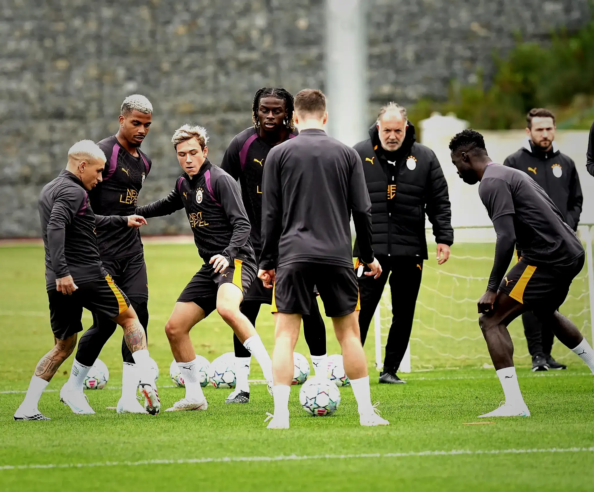 Galatasaray'da Okan Buruk'tan Yunus Akgün kararı! Lille maçında forma giyecek mi? 2 galatasarayda okan buruktan yunus akgun karari lille macinda forma giyecek mi 0