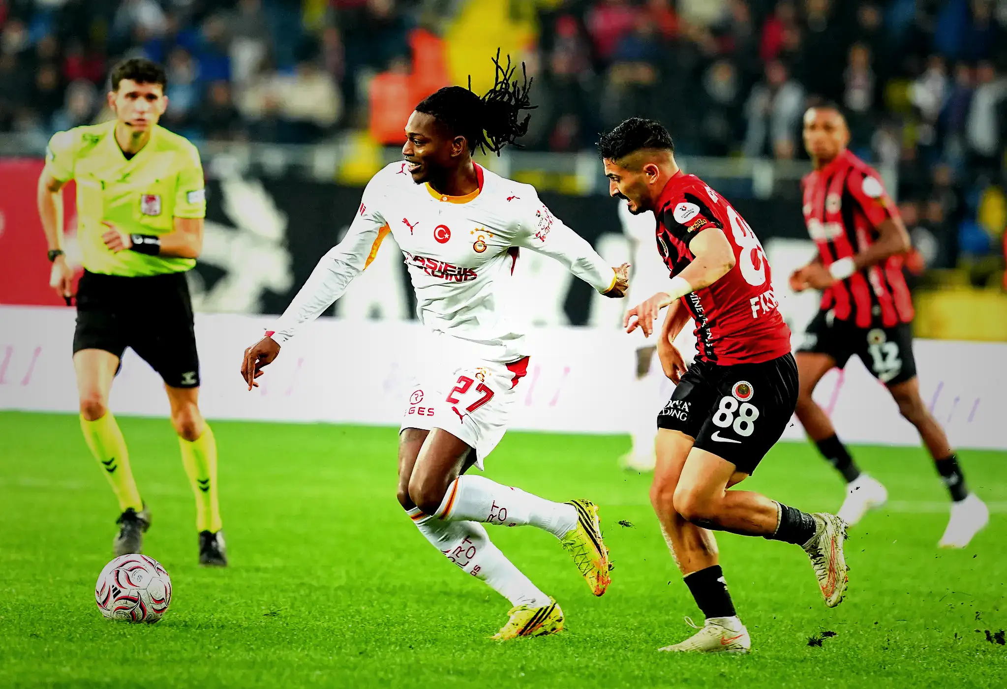 Galatasaray'da Rafael Leao Lille maçına Fenerbahçe derbisine yetişebilecek mi? 2 galatasarayda rafael leao lille macina fenerbahce derbisine yetisebilecek mi 0 ryFHr1GW