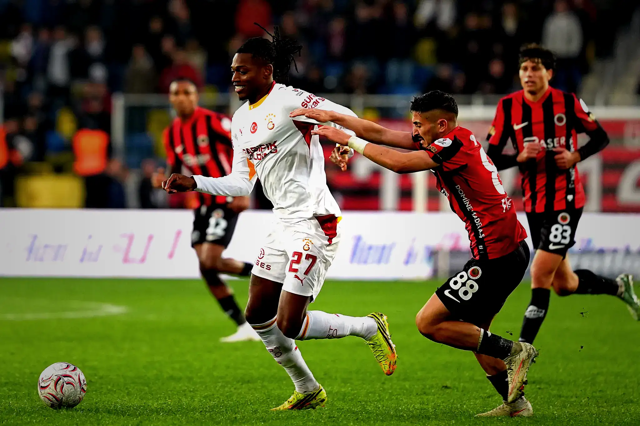 Galatasaray'da Rafael Leao Lille maçına Fenerbahçe derbisine yetişebilecek mi? 4 galatasarayda rafael leao lille macina fenerbahce derbisine yetisebilecek mi 2 PHv8EUnM