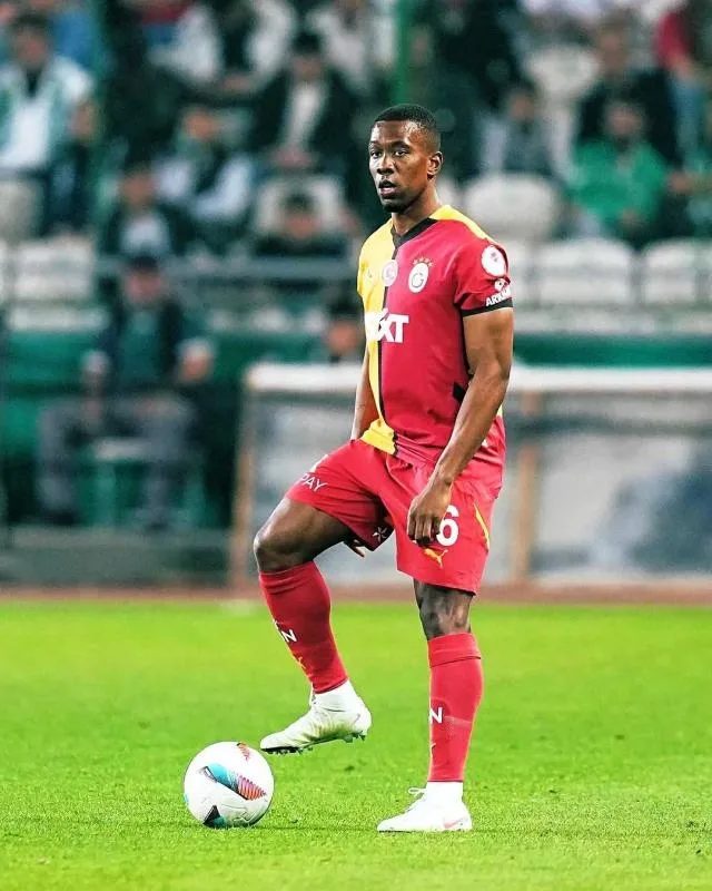 Galatasaray'da taraftarları sevindiren haber! Carlos Cuesta... 13 galatasarayda taraftarlari sevindiren haber carlos cuesta 11