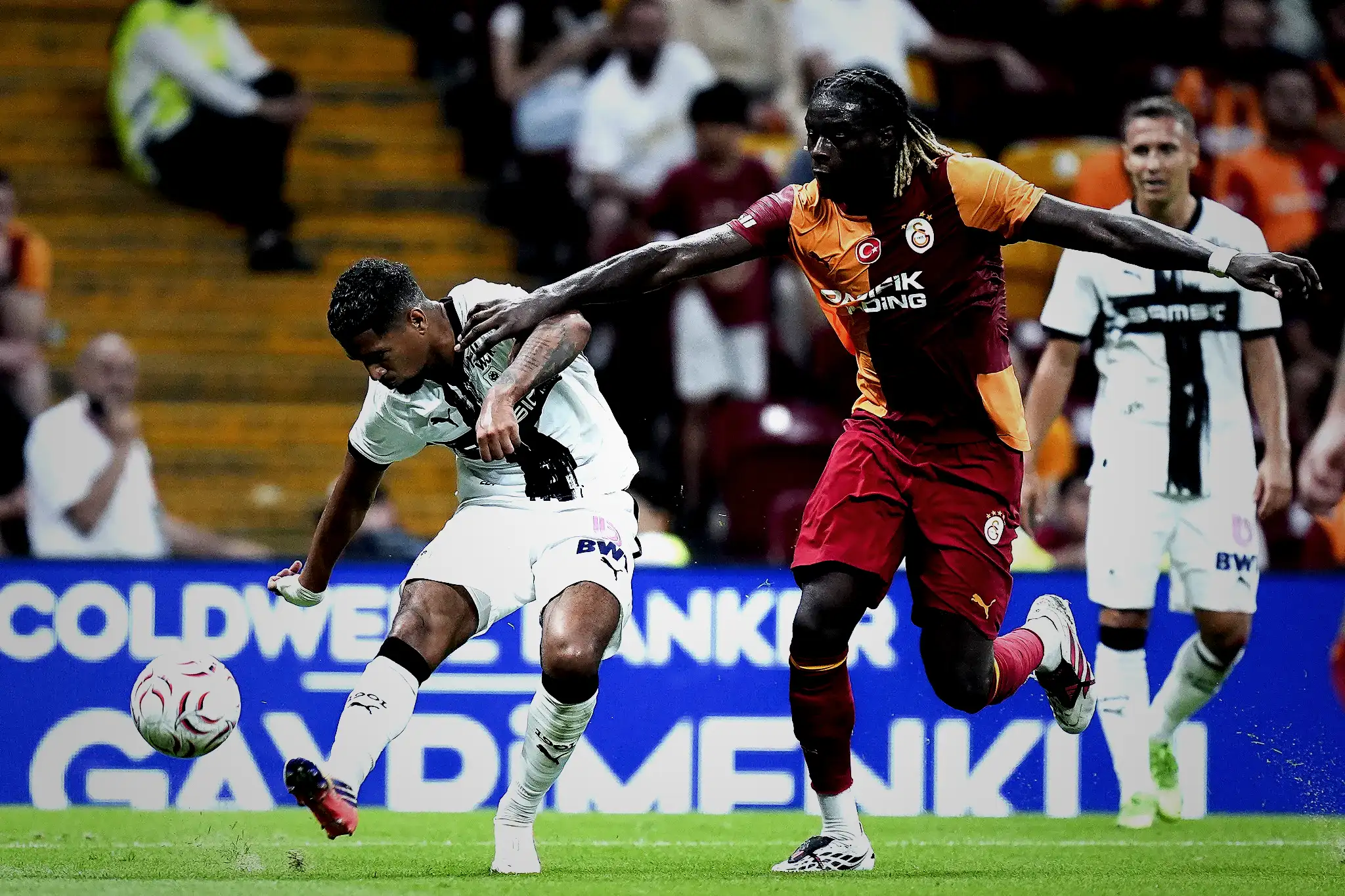 Galatasaray'da yeni transfer kadrodan ayrılmak istiyor! 8 galatasarayda yeni transfer kadrodan ayrilmak istiyor 6 lWwTJrrp