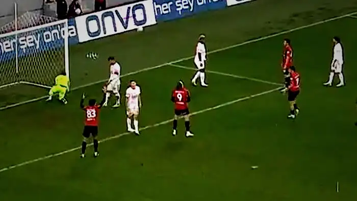 galatasaraydan 8 ay sonra bir ilk salih ucanin kacirdiklari maca damga vurdu 2 jAfPztNQ
