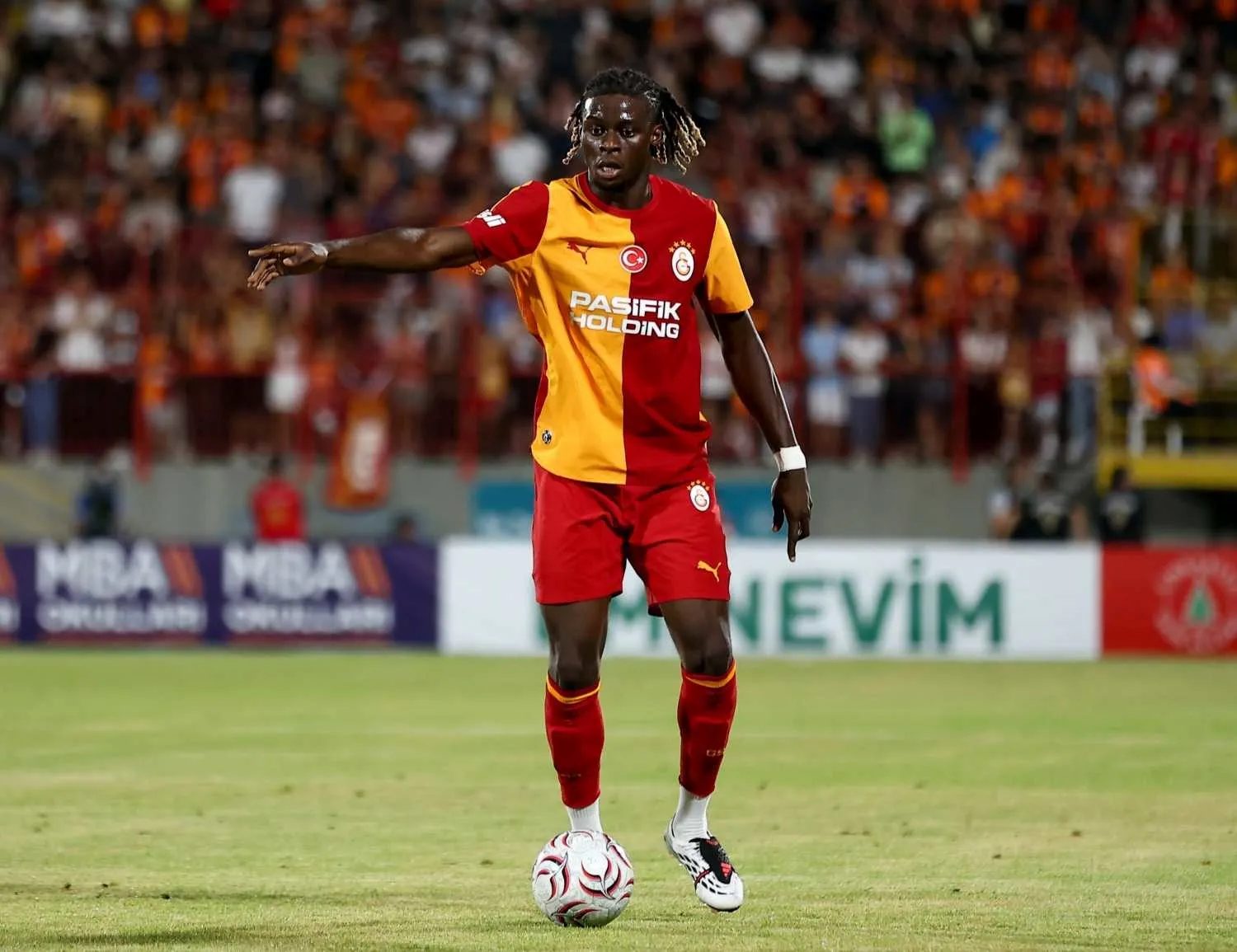 Galatasaray'dan transfer operasyonu! O bölgelere atak yapılacak 15 galatasaraydan transfer operasyonu o bolgelere atak yapilacak 13 AfcFCpta