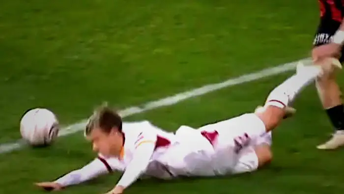 galatasarayli yildiz icin cok sert tenkit kangrene donmeye basladi bu imaj guzel degil mzbjuTAA