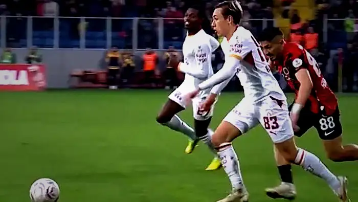 Gençlerbirliği - Galatasaray maçında tartışmalı karar! Deniz Çoban'dan hakeme sert tenkit: 'Penaltıyı atladı' 9 genclerbirligi galatasaray macinda tartismali karar deniz cobandan hakeme sert tenkit penaltiyi atladi 7 wnmG1BN9