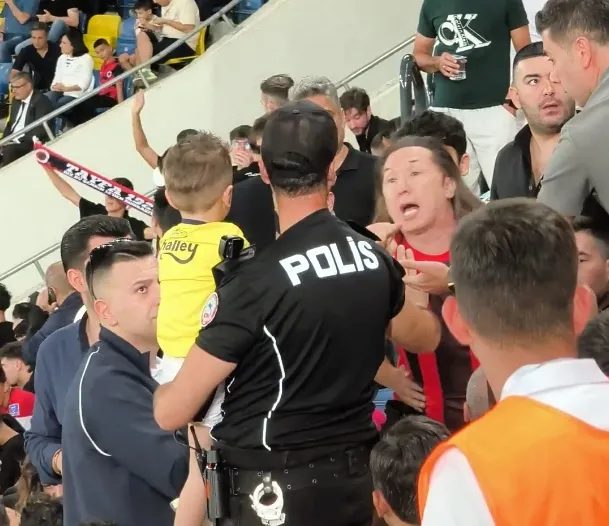 Gençlik ve Spor Bakanı Osman Aşkın Bak: Hiçbir forma çocuğumuzun kalbinden daha değerli değildir! 2 genclik ve spor bakani osman askin bak hicbir forma cocugumuzun kalbinden daha degerli degildir BqprKR8G