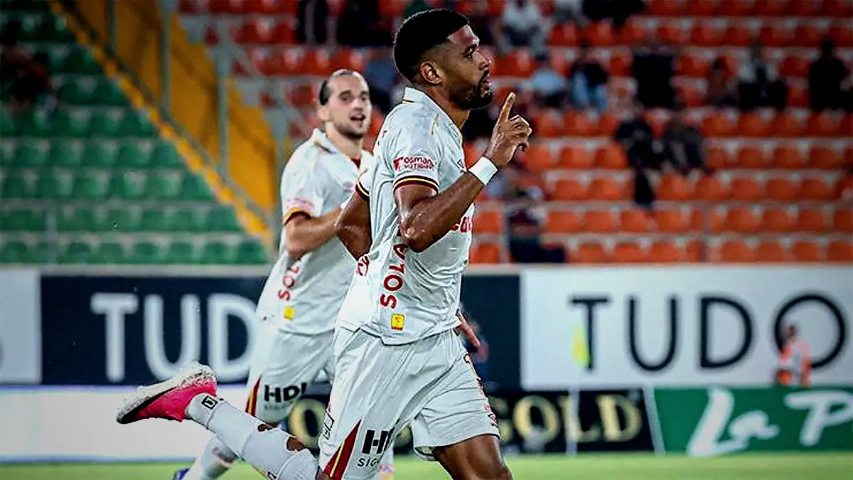 Göztepeli Rhaldney mesleğindeki 300. maçına çıktı 11 goztepeli rhaldney meslegindeki 300 macina cikti dELBQRJY