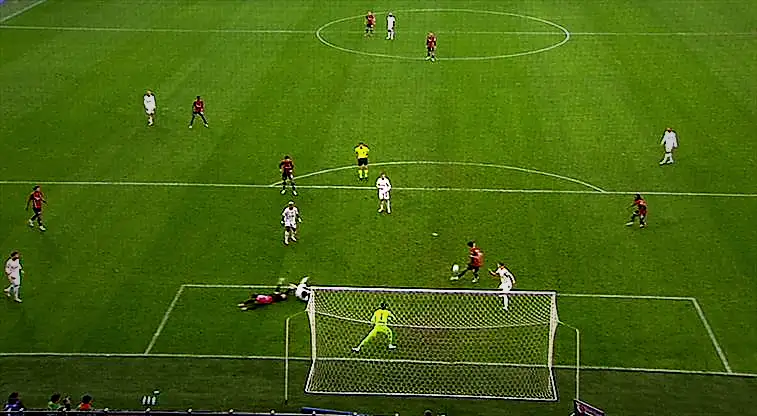 İnanılmaz! Salih Uçan kale önünde böyle ıskaladı 1 inanilmaz salih ucan kale onunde boyle iskaladi FUbS1OtQ