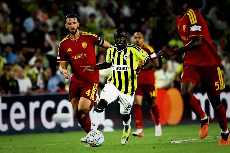İsmail Kartal kararını verdi! İşte Fenerbahçe'nin Aston Villa maçı mümkün 11'i 11 ismail kartal kararini verdi iste fenerbahcenin aston villa maci mumkun 11i 9 rHCPm45c