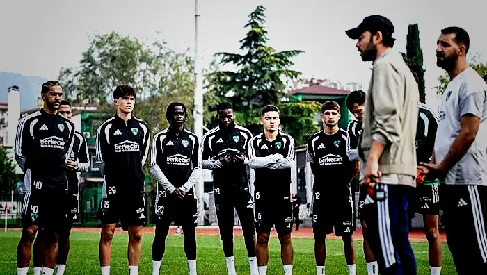 İşte Üstün Lig'in şampiyonu! Yapay zekadan olay iddia: Tüm kadroları sıraladı 11 iste ustun ligin sampiyonu yapay zekadan olay iddia tum kadrolari siraladi 9 ZyZ8HqXM