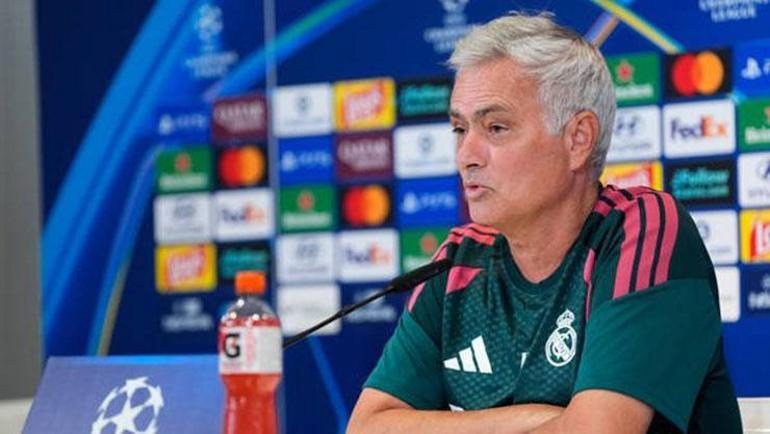 Jose Mourinho'ya basın toplantısında 'fıskiye' ikram edildi! Barcelona'ya büyük gönderme 2 jose mourinhoya basin toplantisinda fiskiye ikram edildi barcelonaya buyuk gonderme 0 mzATMYKT