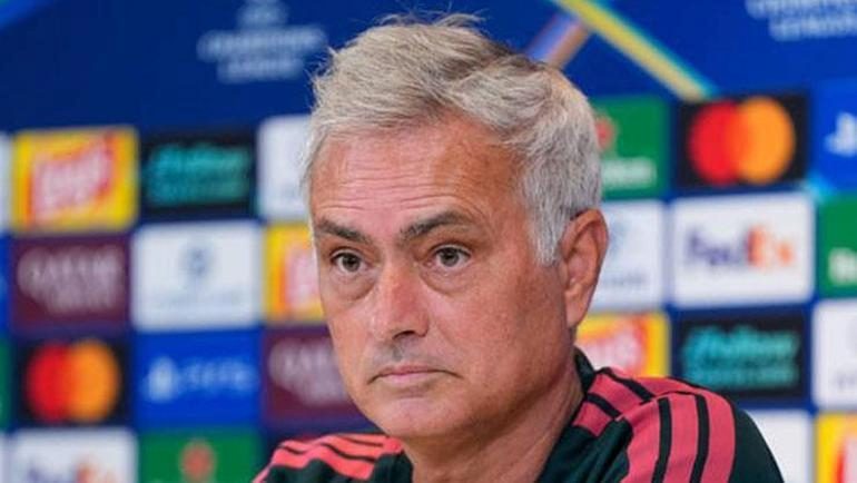 Jose Mourinho'ya basın toplantısında 'fıskiye' ikram edildi! Barcelona'ya büyük gönderme 3 jose mourinhoya basin toplantisinda fiskiye ikram edildi barcelonaya buyuk gonderme 1 33yZgOQU
